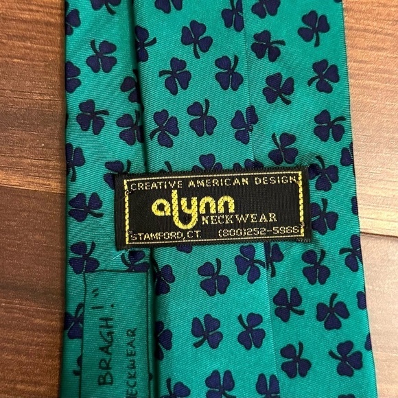 🍁SALE🍁 ALYNN 100% Silk Clover Leaf Print on Green Tie Made in USA - Picture 5 of 9